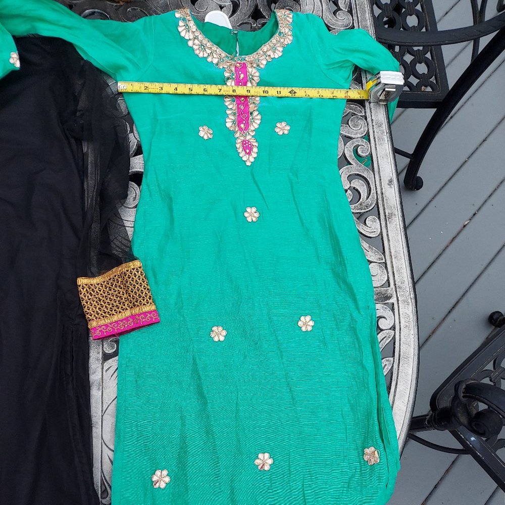 Two Kurtas - Picture 2 of 4